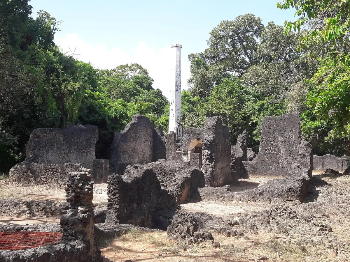 Die Ruinen von Mnarani in Kilifi