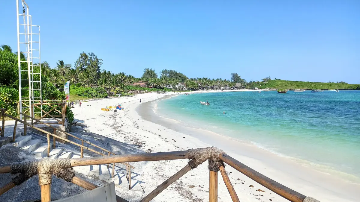 Die türkisfarbene Bucht am Watamu Beach